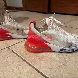 Nike Womens Air Max 270 Sneakers - White and pink/red